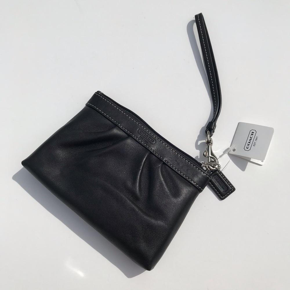 ⭐️HP🎉 Coach Leather Pleated Wristlet